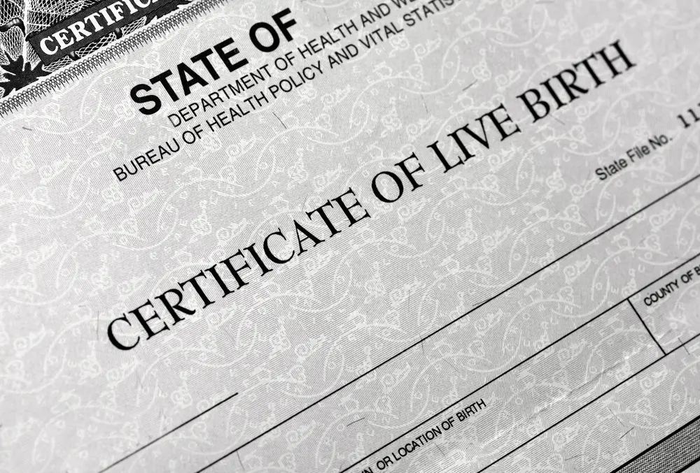 Cómo eliminar al padre no biológico del certificado de nacimiento Cómo eliminar al padre no biológico del certificado de nacimiento