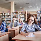 Leyes laborales para jóvenes de 18 años que todavía están en la escuela secundaria
