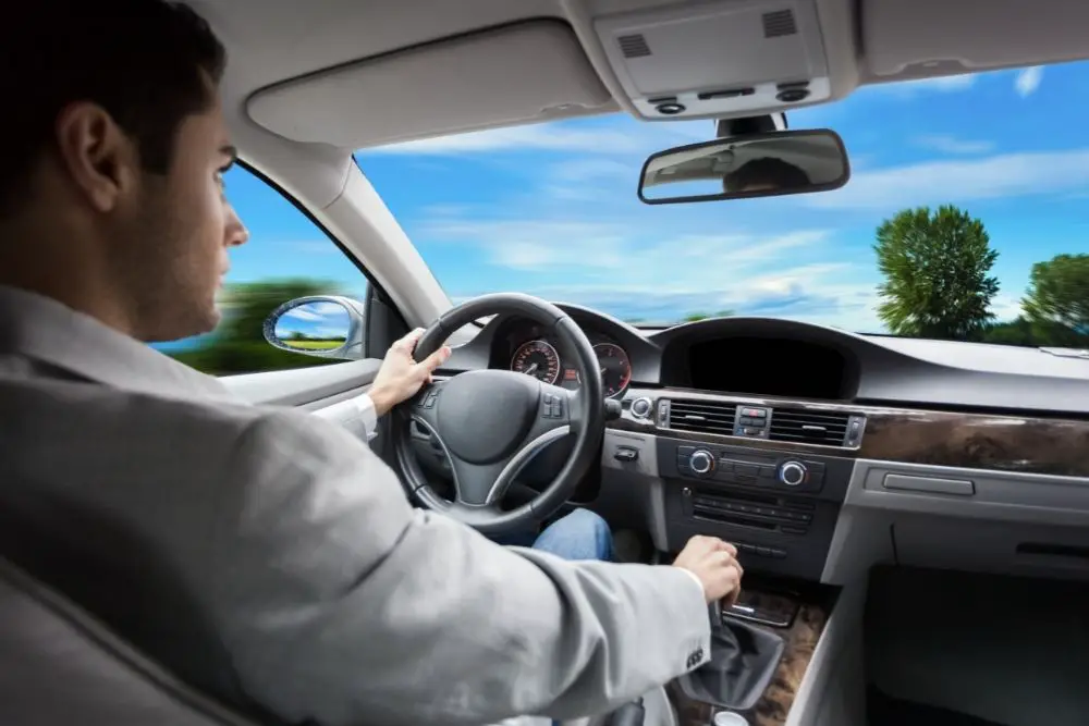 ¿Puedo conducir solo con un permiso?