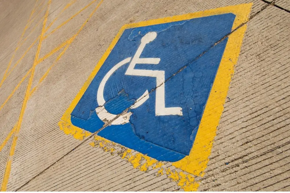 ¿Las personas con discapacidad pagan parquímetros?