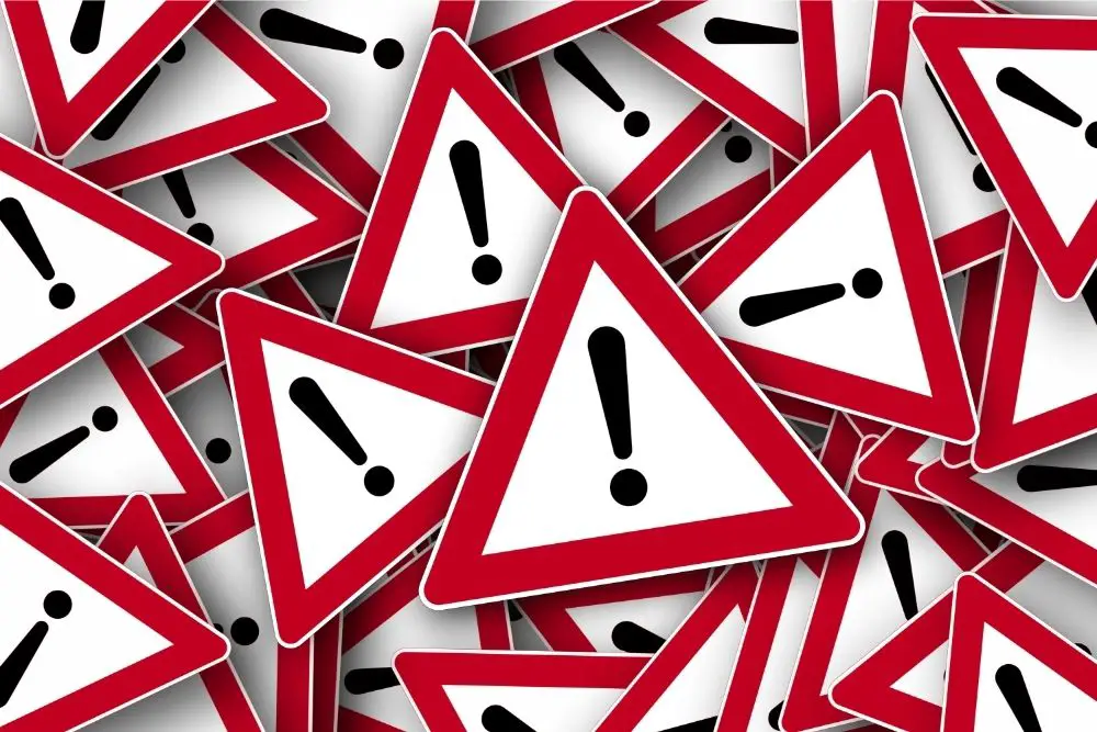 ¿Hay alguna advertencia en su expediente?